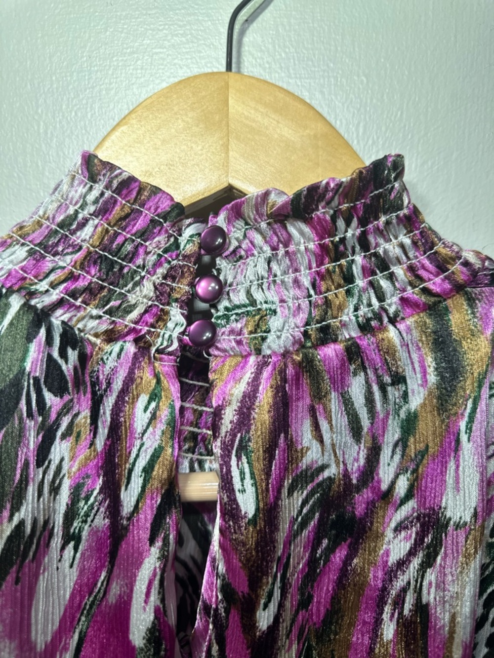 Essentials by Milano Purple Floral Mock Neck Sleeveless satin like Top Y2K small - Picture 4 of 8